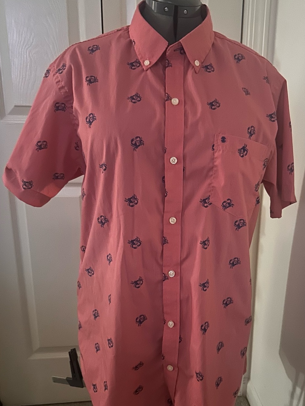 Izod Short-Sleeve Button-Down Shirt in Rose with Navy Motif